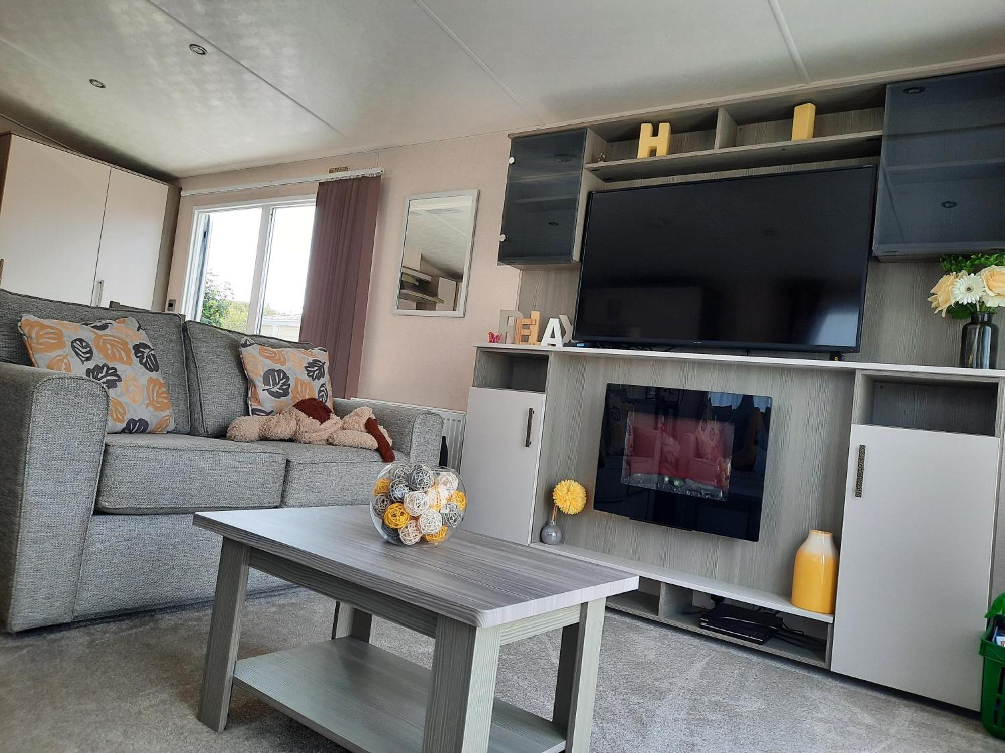Sunset Retreat Caravan With Large Wrap Around Decking *