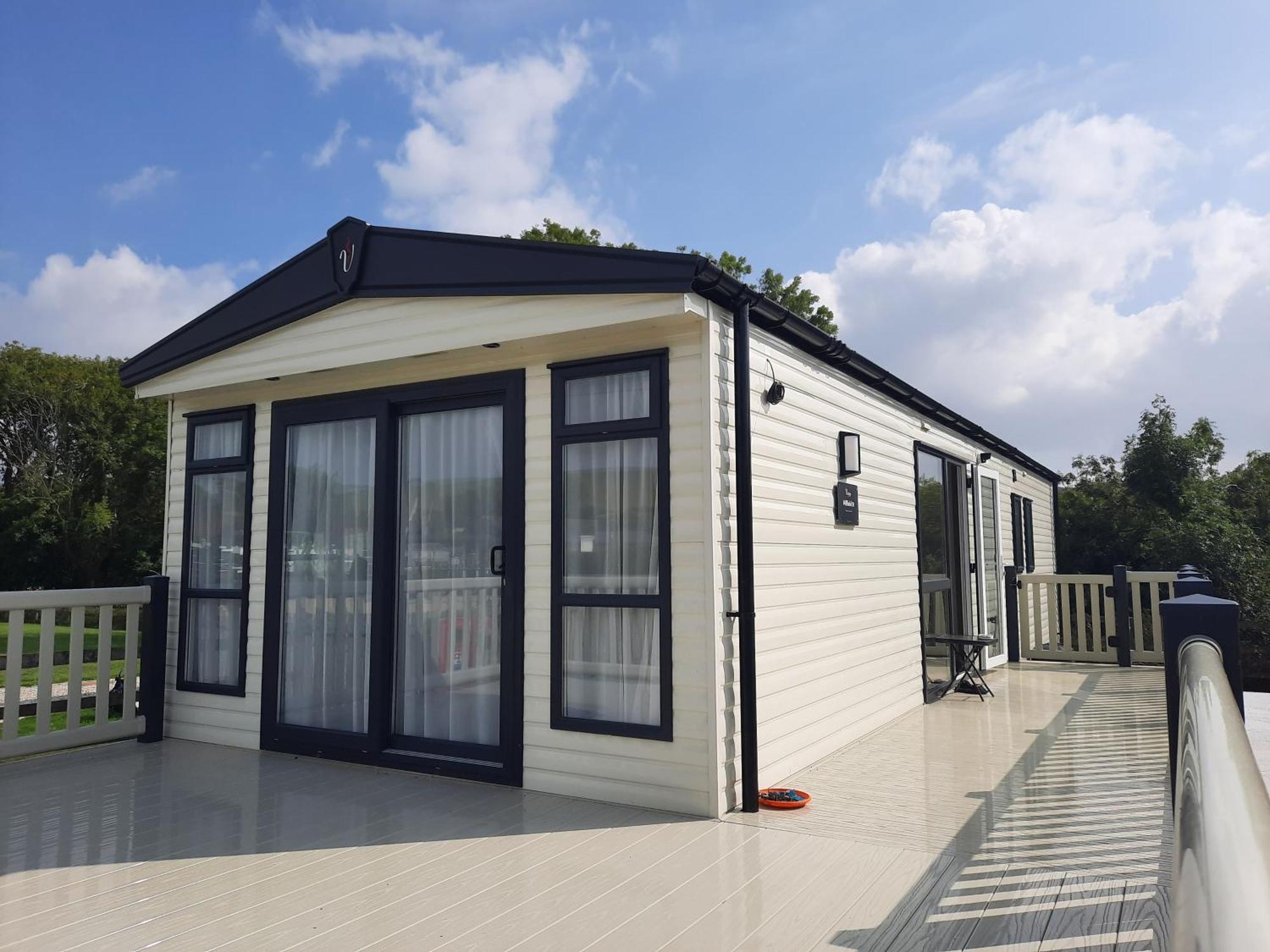 Sunset Retreat Caravan With Large Wrap Around Decking Newquay (Cornwall)