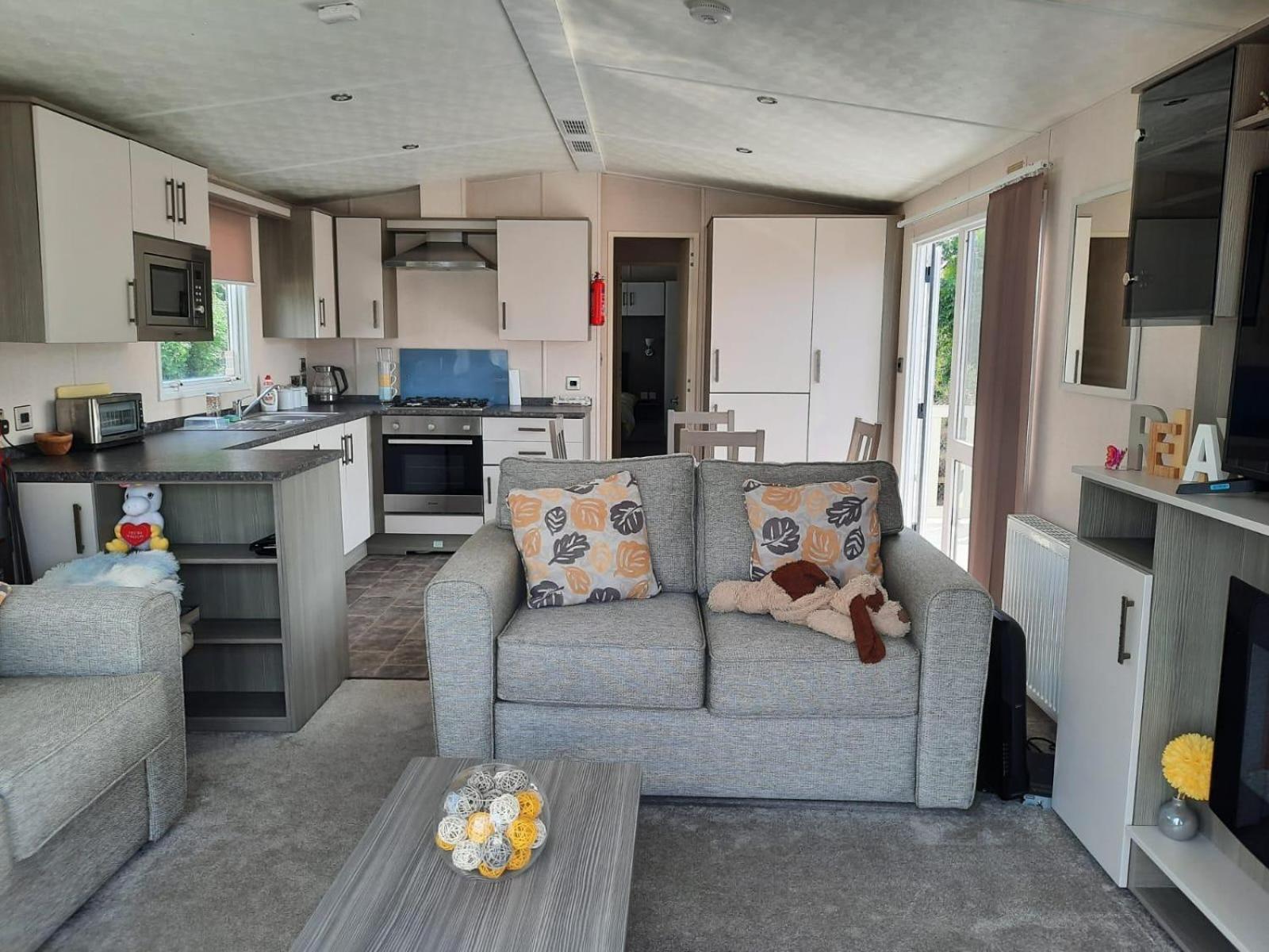 Sunset Retreat Caravan With Large Wrap Around Decking Holiday home Newquay (Cornwall)